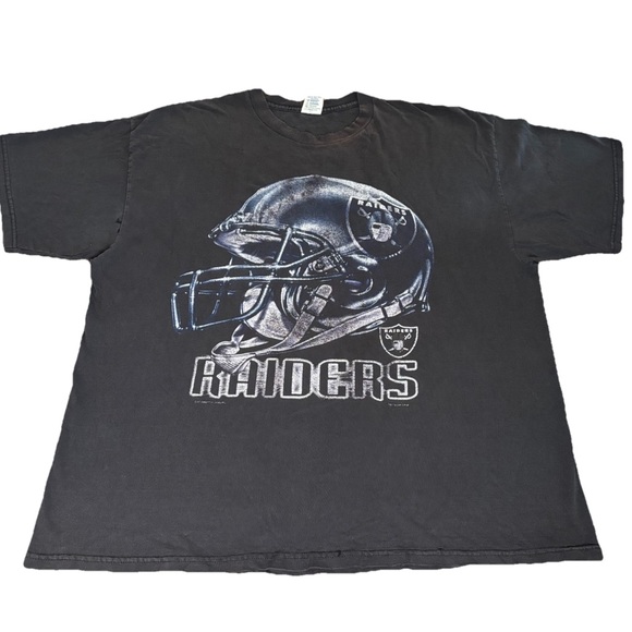 Vintage Oakland Raiders Tshirt - BIG Helmet Men’s 2XL Distressed 2001 Y2K - Picture 1 of 15